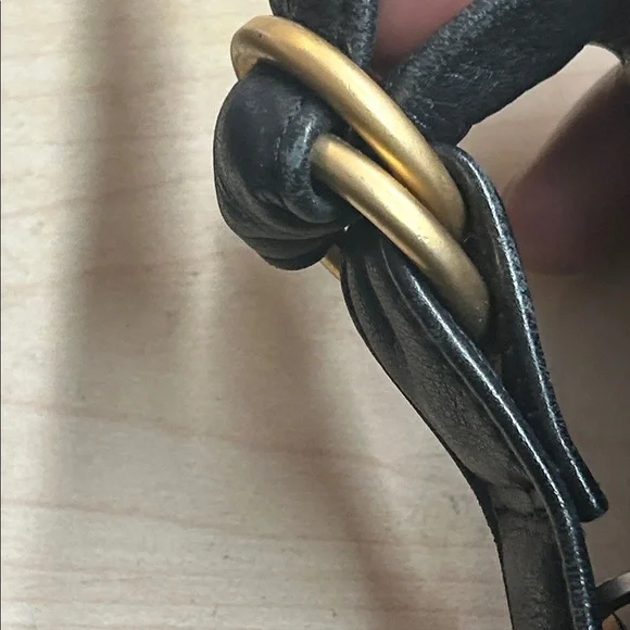 Elegant Black Leather Crossbody Bag - Picture 6 of 12